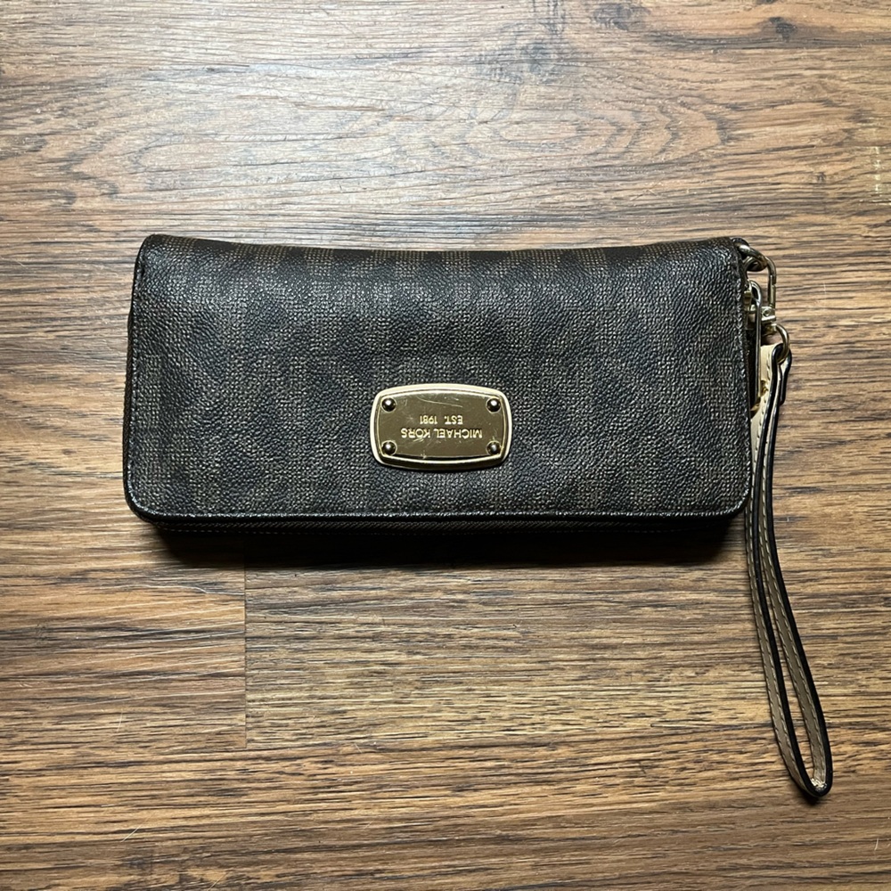 Michael Kors large continental wallet jet set pre-owned. Brown MK.